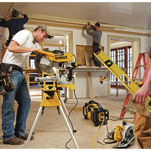 Dewalt DCR015 12V20V MAX Cordless Worksite Radio and Charger