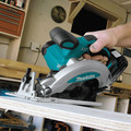 Makita XSS01T 18V LXT 5.0 Ah Cordless Lithium-Ion 6-1/2 in. Circular Saw Kit image number 2