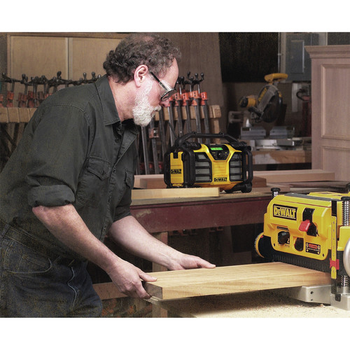 Dewalt DCR015 12V-20V MAX Cordless Worksite Radio and Charger