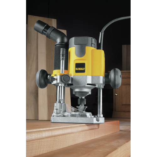 Dewalt DW621 2 HP EVS Plunge Router