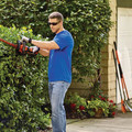 Black & Decker LHT321 20V MAX POWERCOMMAND Lithium-Ion 22 in. Cordless Hedge Trimmer Kit (1.5 Ah) image number 5