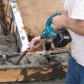 Specialty Tools | Makita XRV01T 18V LXT 5.0 Ah Cordless Lithium-Ion 4 ft.Concrete Vibrator Kit image number 2