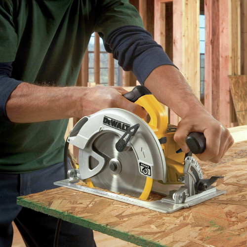 DEWALT DWE575SB 7-1/4-Inch Lightweight Circular Saw with Electric