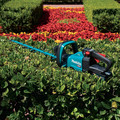 Makita GHU02M1 40V Max XGT Brushless Lithium-Ion 24 in. Cordless Hedge Trimmer Kit (4 Ah) image number 6