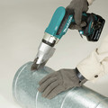 Makita XSJ04T 18V LXT Brushless Lithium-Ion 18 Gauge Cordless Offset Shear Kit with 2 Batteries (5 Ah) image number 7