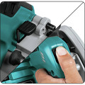 Makita XPS01PMJ 18V X2 (36V) LXT Brushless Lithium-Ion 6-1/2 in. Cordless Plunge Circular Saw Kit with 2 Batteries (4 Ah) image number 7
