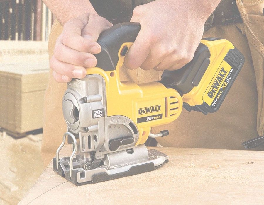 FREE DEWALT 20V MAX XR 4 Ah Battery FREE DEWALT 20V MAX XR 4 Ah Battery