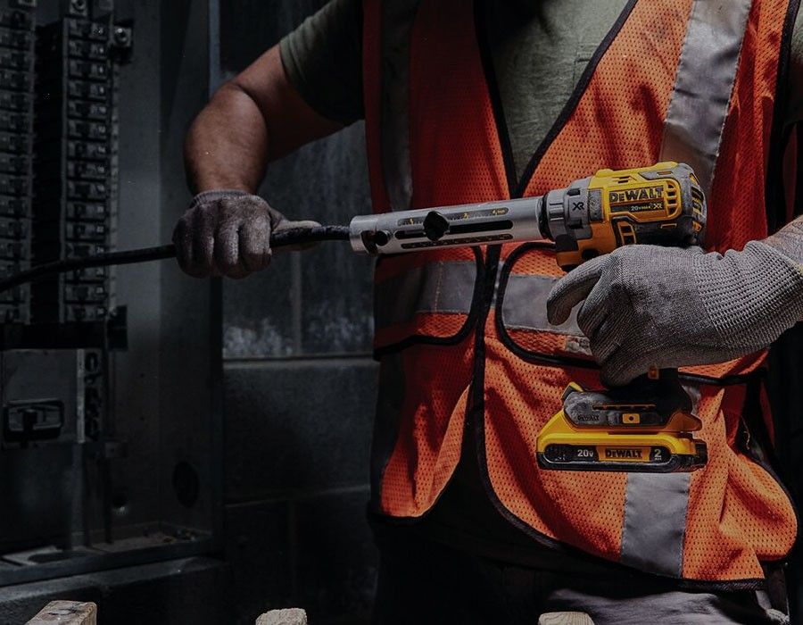 FREE DEWALT 20V MAX 2 Ah Battery FREE DEWALT 20V MAX 2 Ah Battery