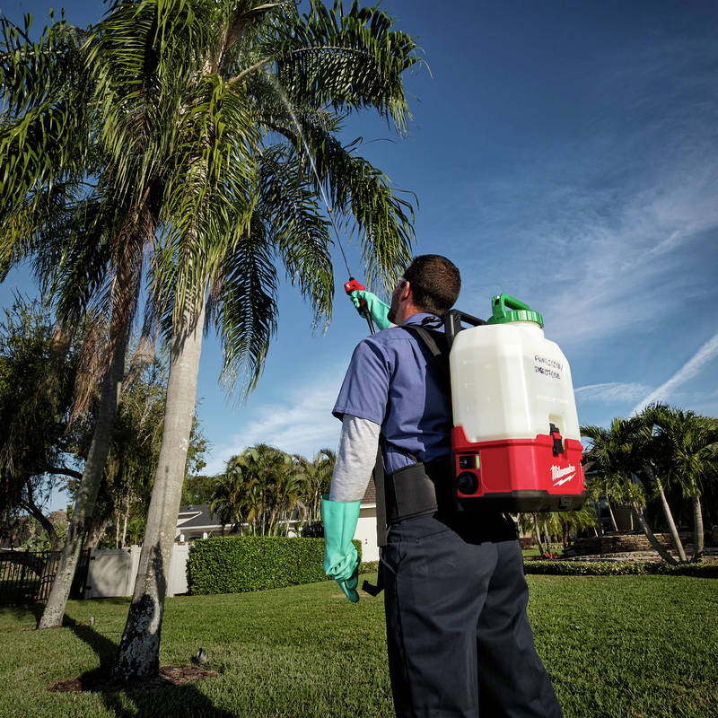 M18 SWITCH TANK 4-Gallon Backpack Sprayer boasts pressure up to 120 PSI